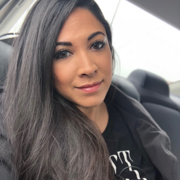 Meet your Posher, Kim - Picture 2 of 4